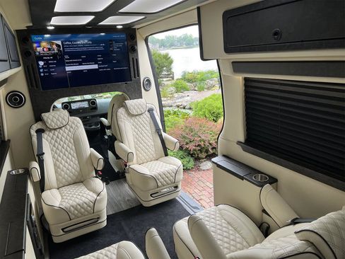 Used 2021 Mercedes-Benz Sprinter 3500 image 2