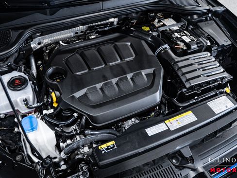 Used 2024 Volkswagen Golf R image 41