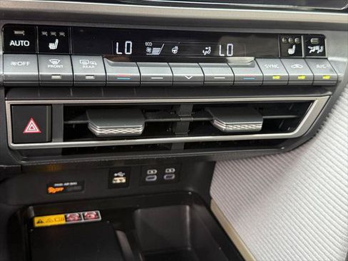 Used 2025 Toyota Camry SE w/ Convenience Package AWD/4WD image 34
