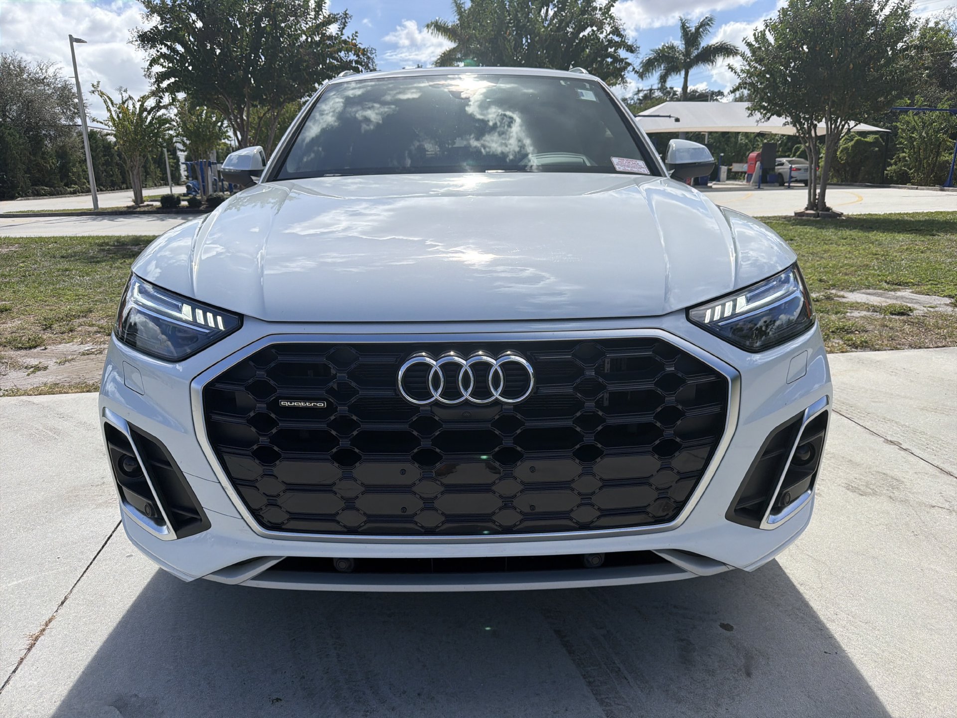 Used 2022 Audi Q5 e Prestige AWD/4WD image 2