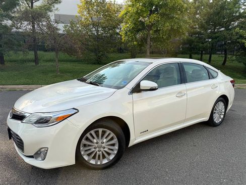 Used 2013 Toyota Avalon XLE Touring FWD image 3