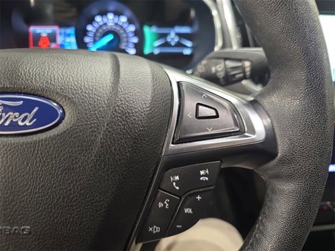 Used 2020 Ford Edge Titanium image 19