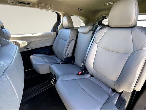 Used 2024 Toyota Sienna XLE image 22