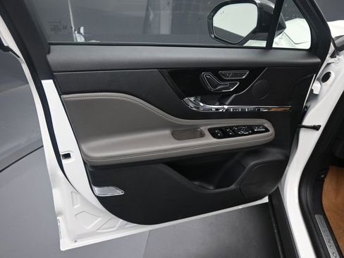 New 2026 Lincoln Corsair Premiere image 13