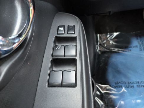 Used 2016 Nissan Versa SV FWD image 20