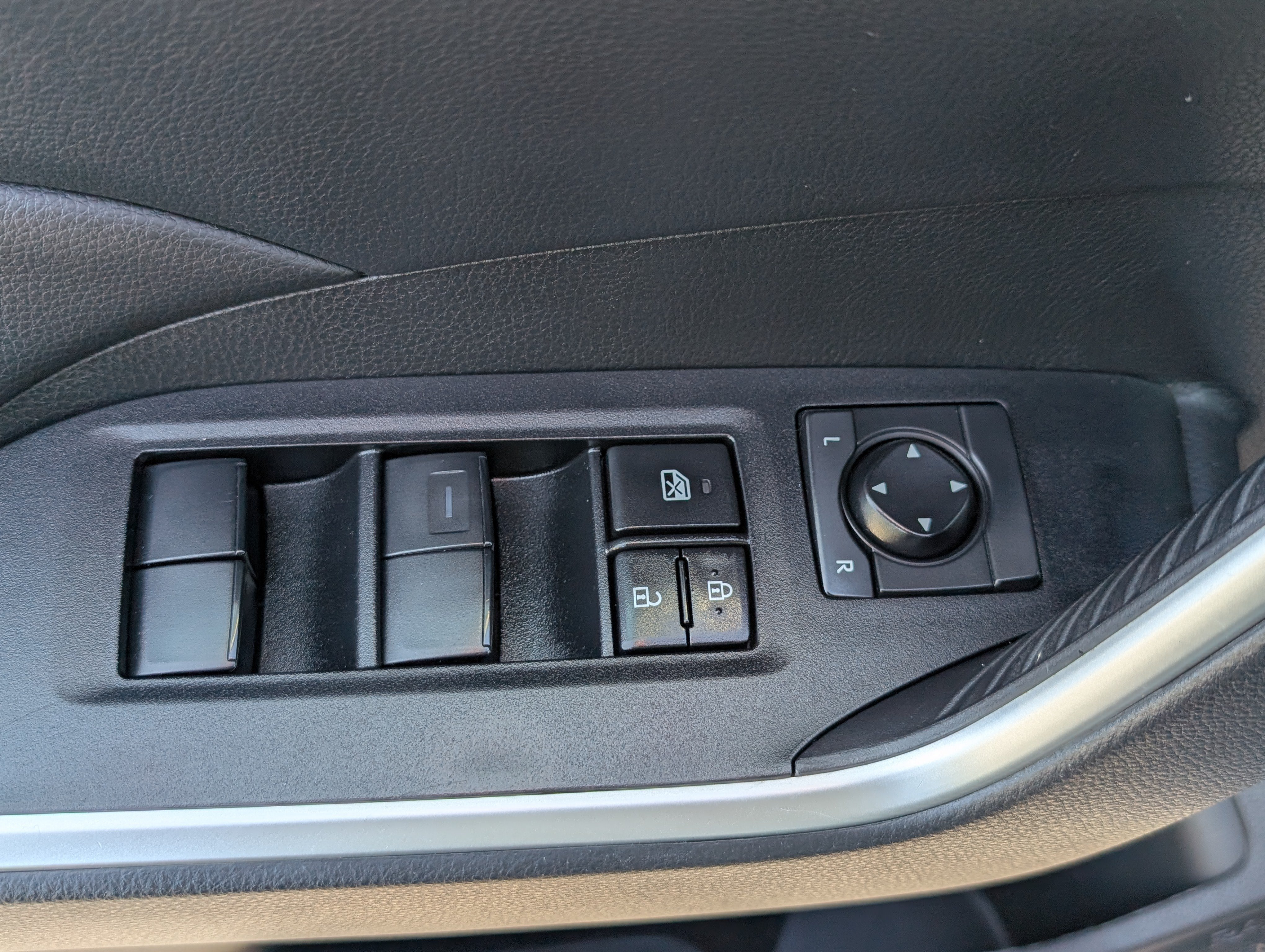 Used 2024 Toyota RAV4 LE AWD/4WD image 17