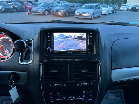Used 2016 Dodge Grand Caravan R/T FWD image 24