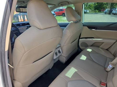 Used 2020 Toyota Camry XLE FWD image 11