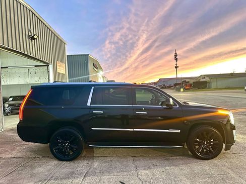 Used 2016 Cadillac Escalade ESV Luxury image 15