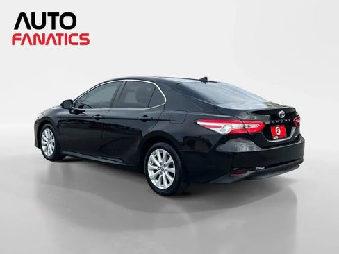 Used 2020 Toyota Camry LE FWD image 3