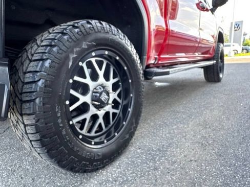 Used 2022 GMC Sierra 1500 SLT w/ SLT Premium Plus Package AWD/4WD image 28