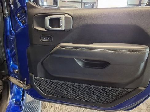 Used 2019 Jeep Wrangler Unlimited Sahara w/ Uconnect 4C Nav & Sound Group image 13