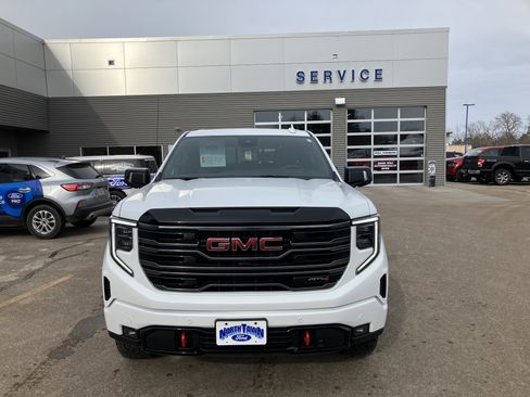 Used 2025 GMC Sierra 1500 AT4 w/ AT4 Premium Package AWD/4WD image 3