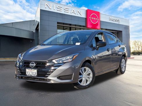 Used 2025 Nissan Versa S image 1