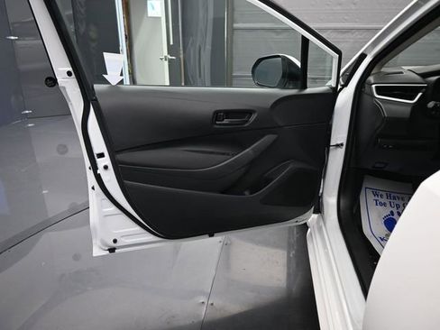 Used 2025 Toyota Corolla LE image 9