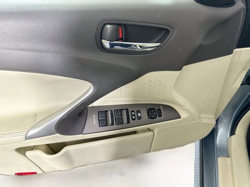 Used 2010 Lexus IS 250 w/ Preferred Accessory Package RWD image 15