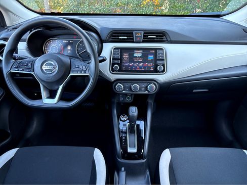 Certified 2022 Nissan Versa SV image 4