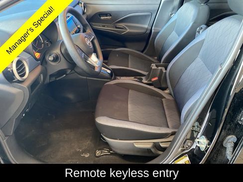 Used 2025 Nissan Versa SV FWD image 8