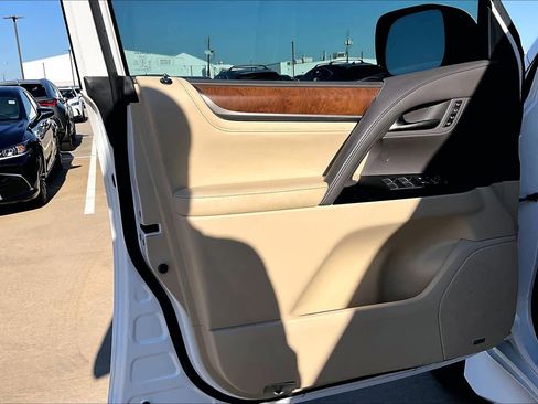 Used 2017 Lexus LX 570 4WD image 21