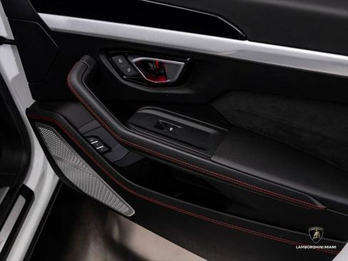 Used 2019 Lamborghini Urus AWD/4WD image 25
