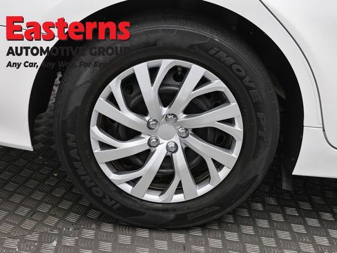 Used 2020 Toyota Camry LE image 31