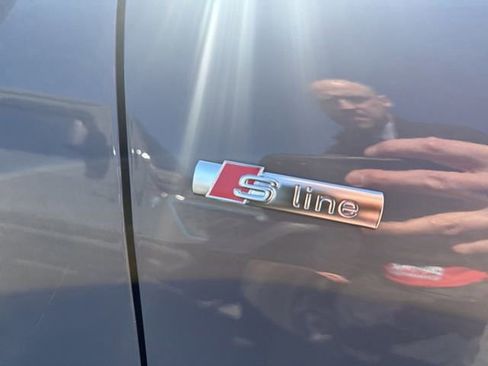 Used 2022 Audi Q4 e-tron Premium Plus image 8