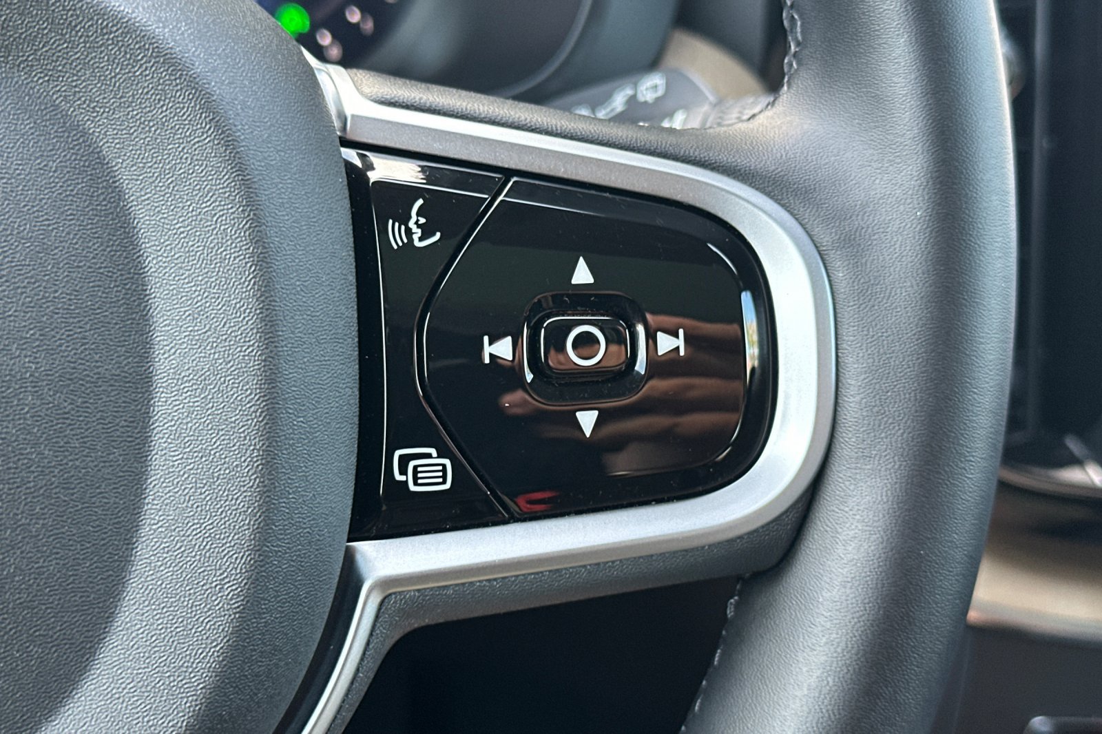 Certified 2026 Volvo XC60 B5 Plus AWD/4WD image 31