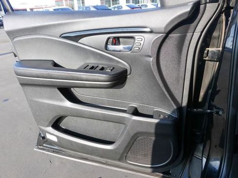 Used 2016 Honda Pilot Touring image 23