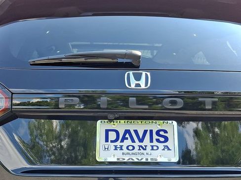 Certified 2025 Honda Pilot Touring image 32