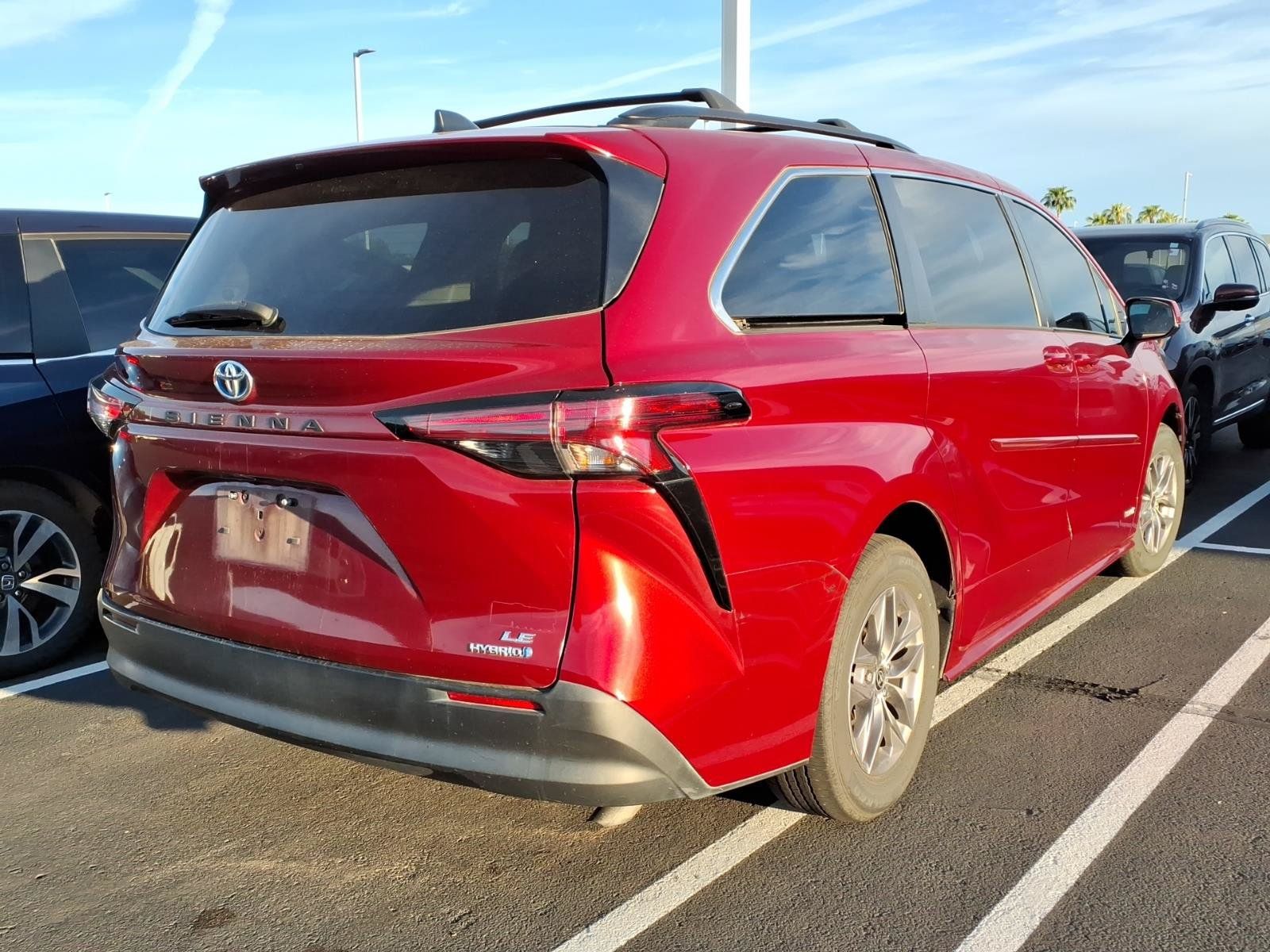 Used 2021 Toyota Sienna LE FWD image 4