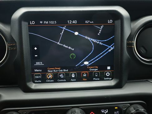 Used 2021 Jeep Wrangler Unlimited Sahara AWD/4WD image 3