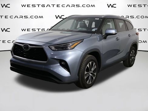 Used 2023 Toyota Highlander XLE FWD image 1