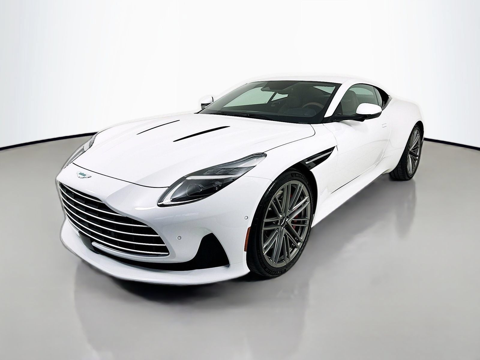 Used 2024 Aston Martin DB12 Coupe RWD image 3