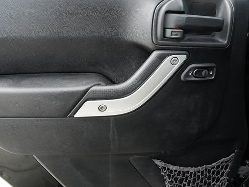 Used 2013 Jeep Wrangler Unlimited Sahara w/ Dual Top Group image 20