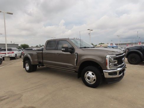 Used 2023 Ford F350 Lariat w/ Lariat Ultimate Package AWD/4WD image 6