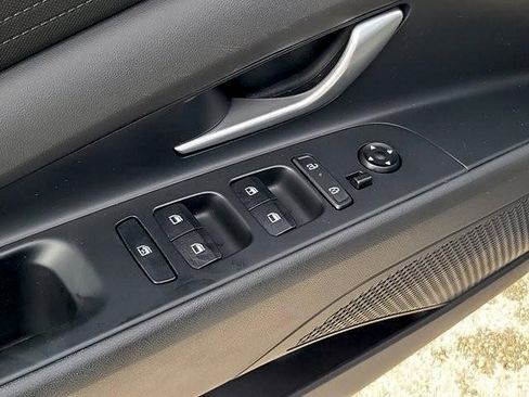 Certified 2024 Hyundai Elantra SE FWD image 20
