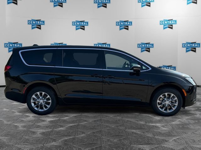 New 2027 Chrysler Pacifica Select AWD/4WD image 6