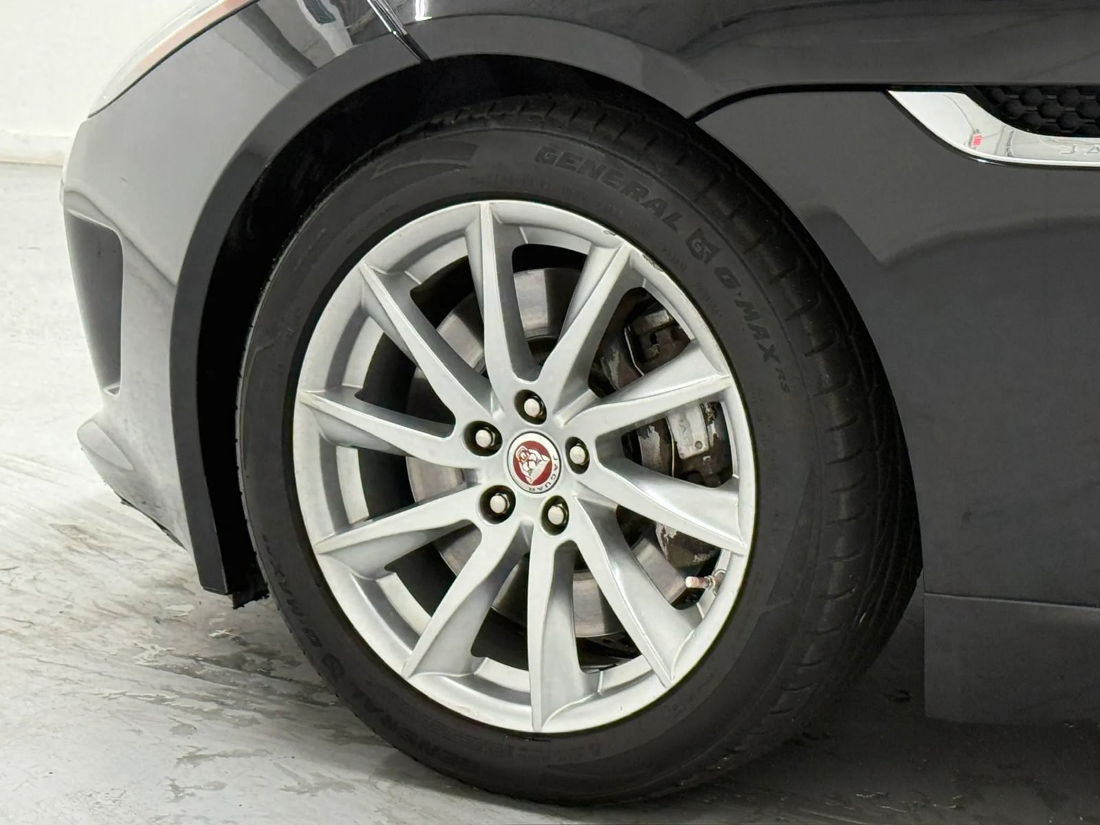 Used 2016 Jaguar F-TYPE Coupe RWD image 29
