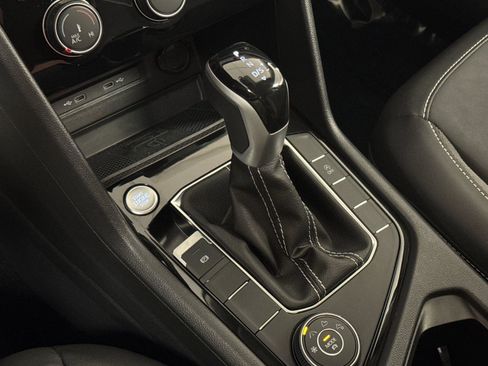 Used 2023 Volkswagen Taos SE w/ Black Wheel Package image 19