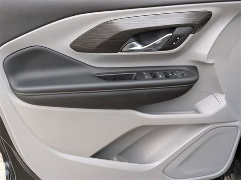 Used 2024 GMC Terrain SLE image 14