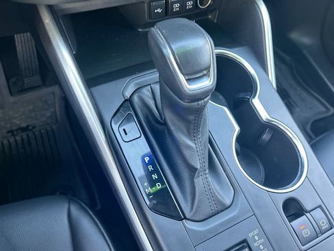 Used 2021 Toyota Highlander XLE image 16