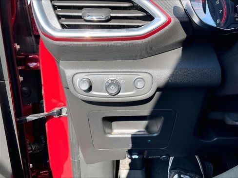 Used 2022 Chevrolet TrailBlazer RS image 34