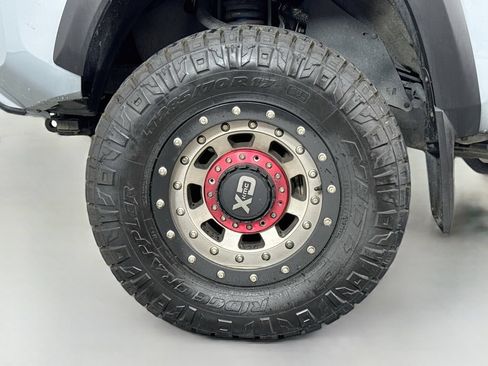 Used 2019 Toyota Tacoma TRD Off-Road AWD/4WD image 9