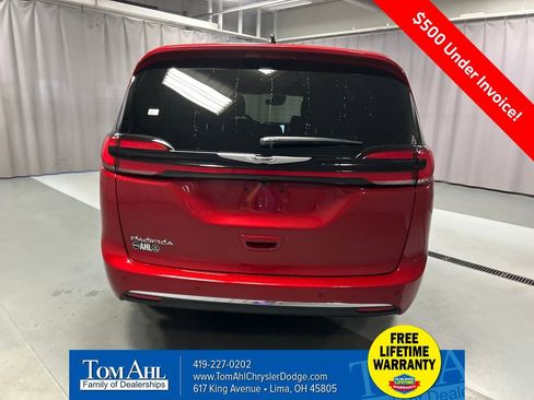 New 2026 Chrysler Pacifica Select image 6
