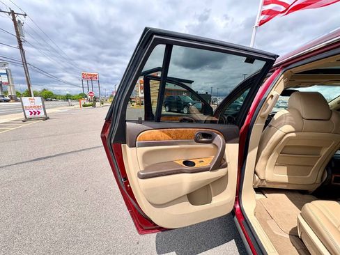 Used 2009 Buick Enclave CXL w/ Entertainment Package #3 AWD/4WD image 25