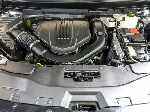 Certified 2024 Chevrolet Traverse RS image 38