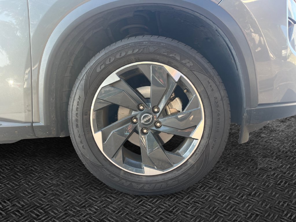 Used 2025 Nissan Rogue SV FWD image 10