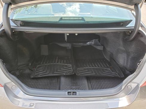 Used 2017 Toyota Camry XLE FWD image 14
