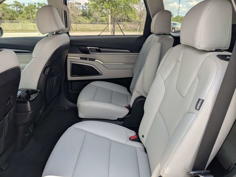 Certified 2024 Kia Telluride S w/ S Sunroof Package FWD image 16