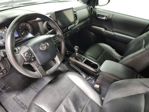 Used 2019 Toyota Tacoma TRD Sport image 39